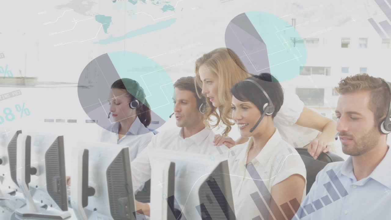 헤드 ⁇ 을 착용한 사업가들에 대한 금융 데이터 처리 애니메이션