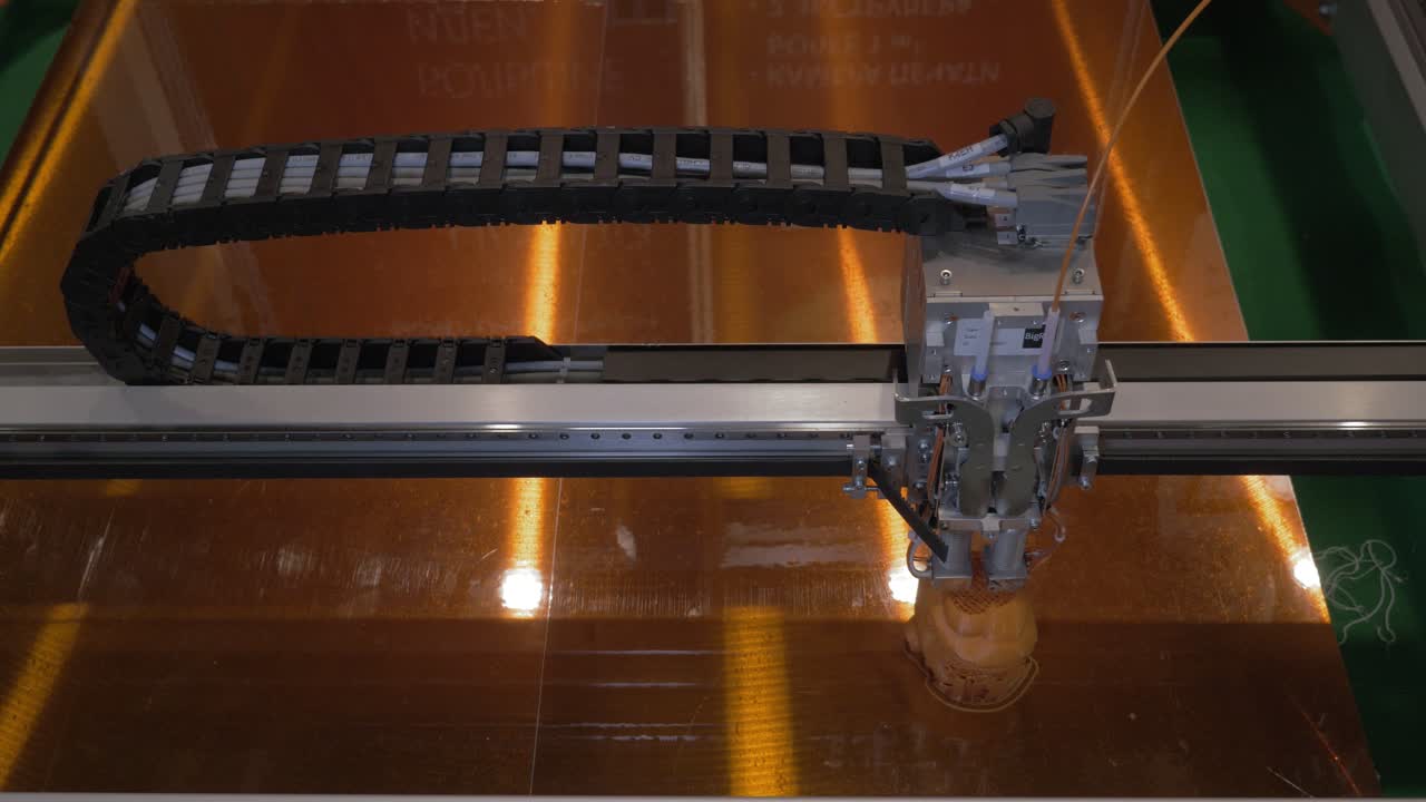 Mechanism of 3D printer working on printing plastic toys