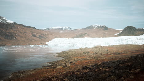 snowy-mountains-and-drifting-icebergs-in-the-Greenland-Sea