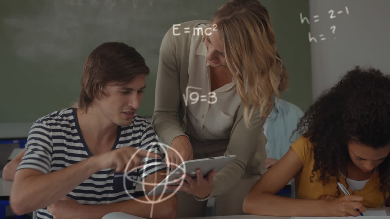 animación de ecuaciones de científicos con el maestro usando tableta digital en el aula
