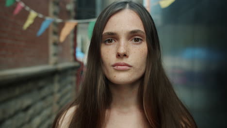 woman portrait in urban alleyway