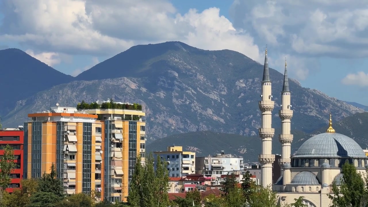 Namazgah Camii, Arnavutluk Tiran Ulu Camii, Osmanlı esintili mimari.