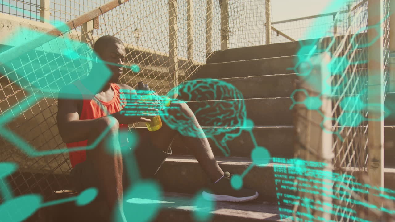 procesamiento de datos médicos contra cansado afroamericano hombre en forma bebiendo agua sentado en las escaleras