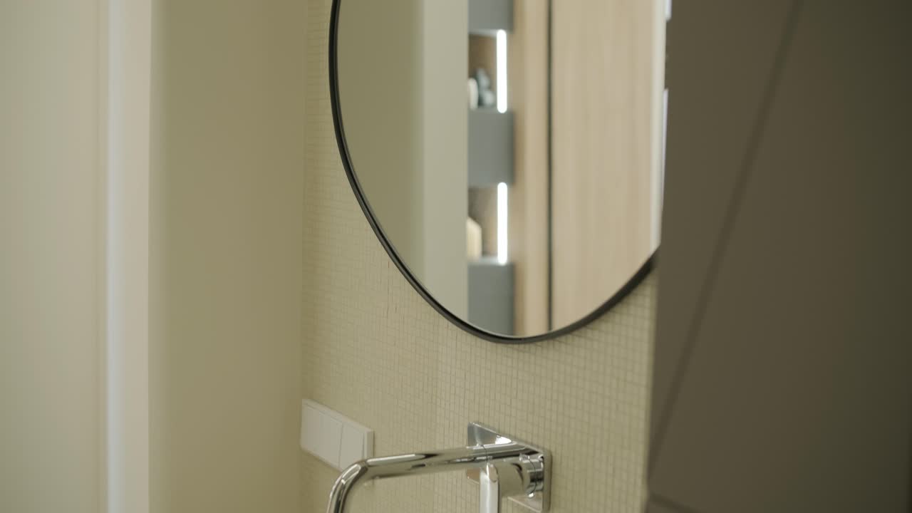 Modern Bathroom Vanity with Round Mirror