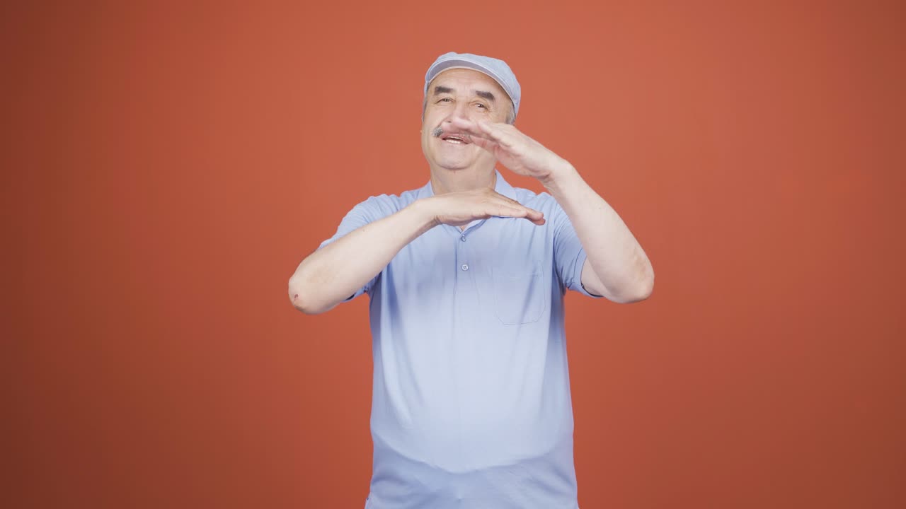 ⁇ 은이가 비디오 통화를 하고 있어요.