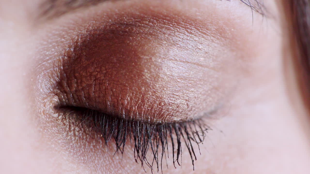 여자, 눈과 집중에서 깨어