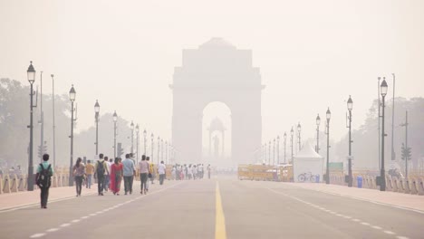 la contaminación de delhi alcanza su punto máximo en los inviernos.