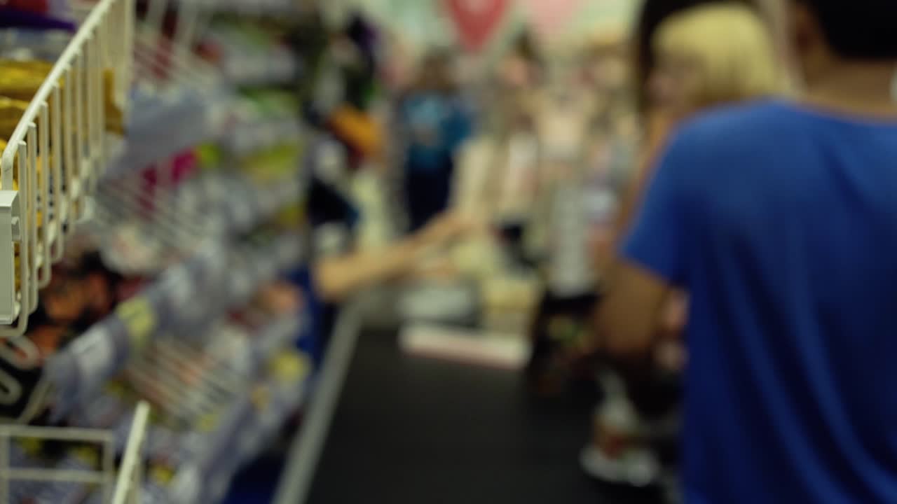 Cashier's job in the grocery supermarket