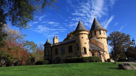 Time-lapse-Del-Castillo-Con-Grandes-Nubes