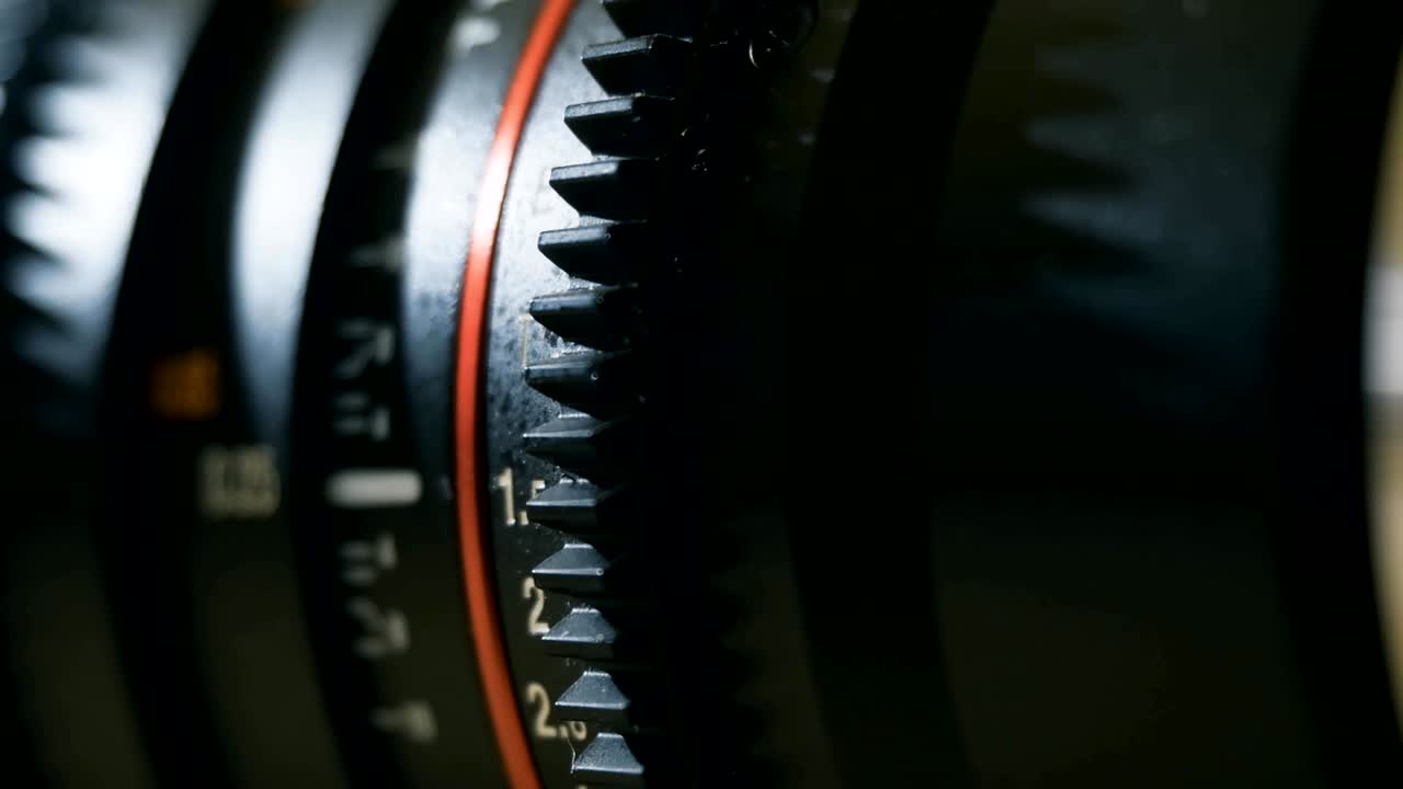 movement of the professional prime lens