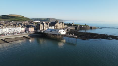 aberystwyth seaside pier gales reino unido imágenes aéreas