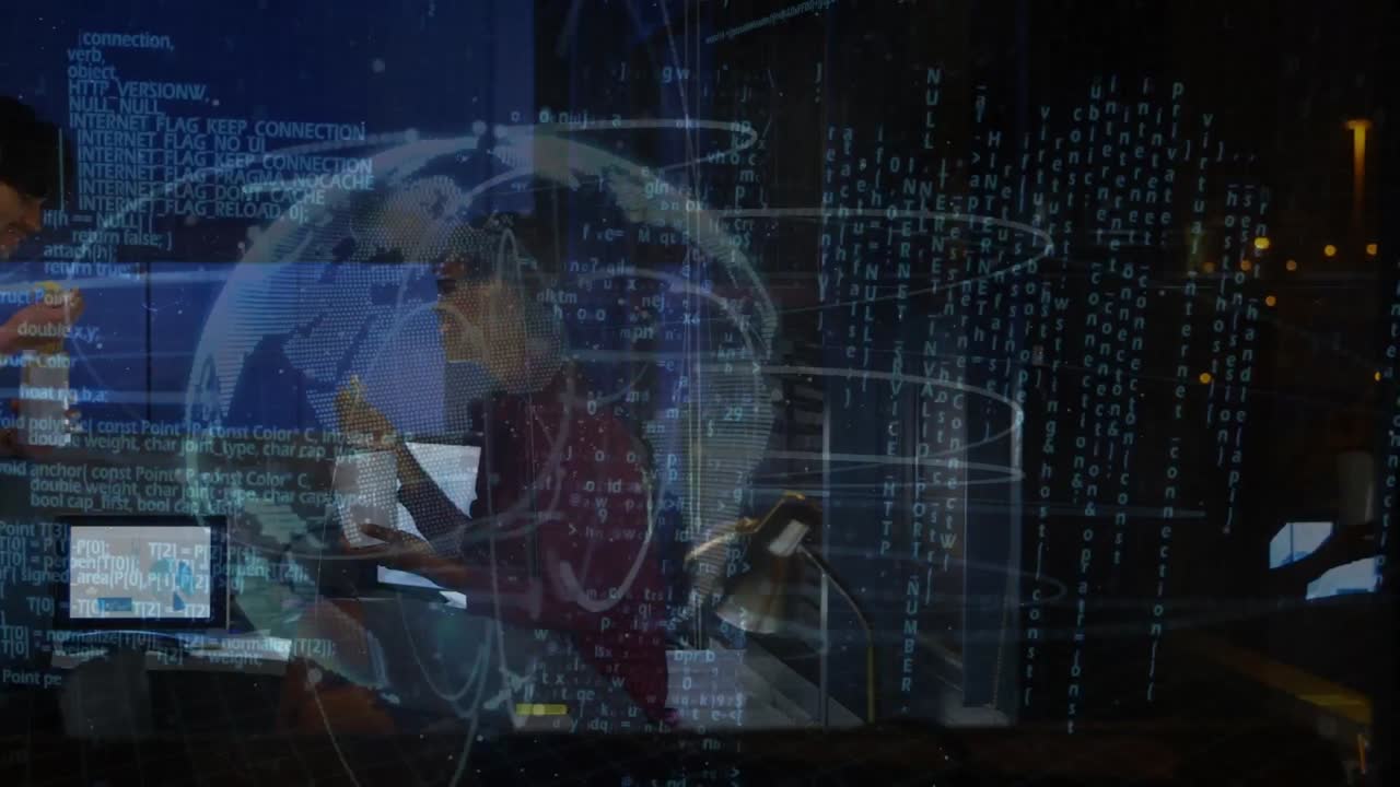 animación del procesamiento de datos sobre diversos colegas de oficina masculinos y femeninos que comen en la oficina