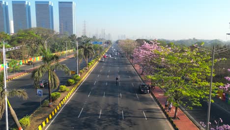 autopista exprés del este vikhroli de este a vía férrea central vista de pájaro vikhroli flores de mumbai en india vista superior drone godrej