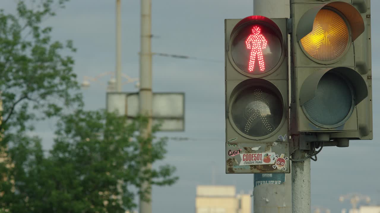 semáforo rojo para peatones