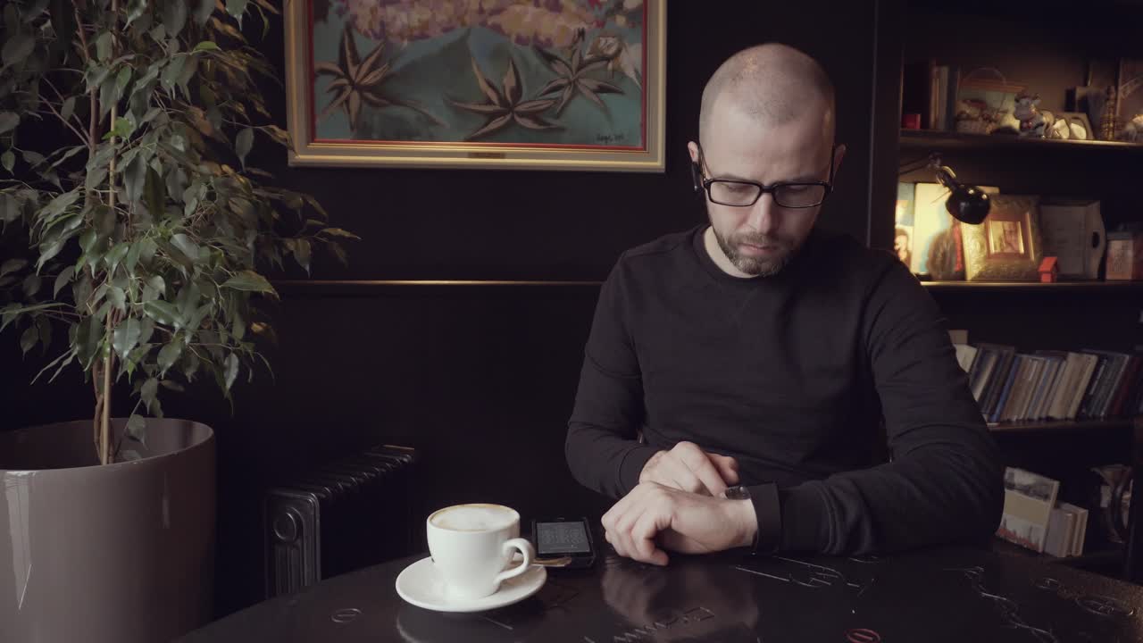 Man using phone in a cafe