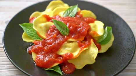 ravioli with tomato sauce and basil