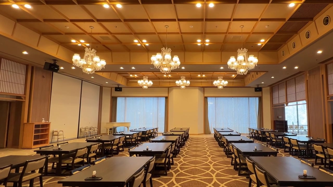 寬敞的日式酒店餐廳。