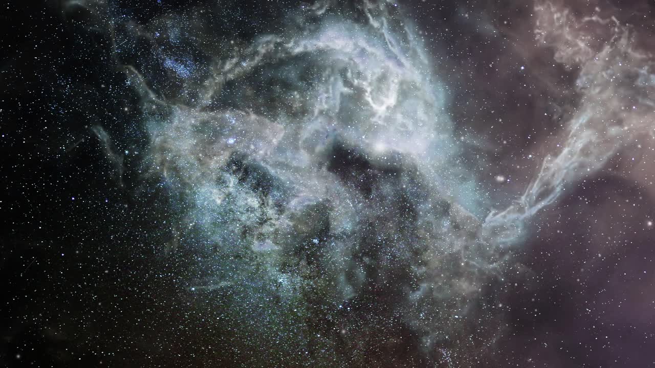 la vista de 4k de las nubes nebulosas se mueve en el universo