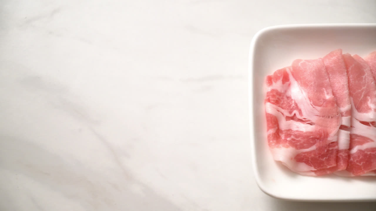 신선한 생 돼지 고기 등심 슬라이스