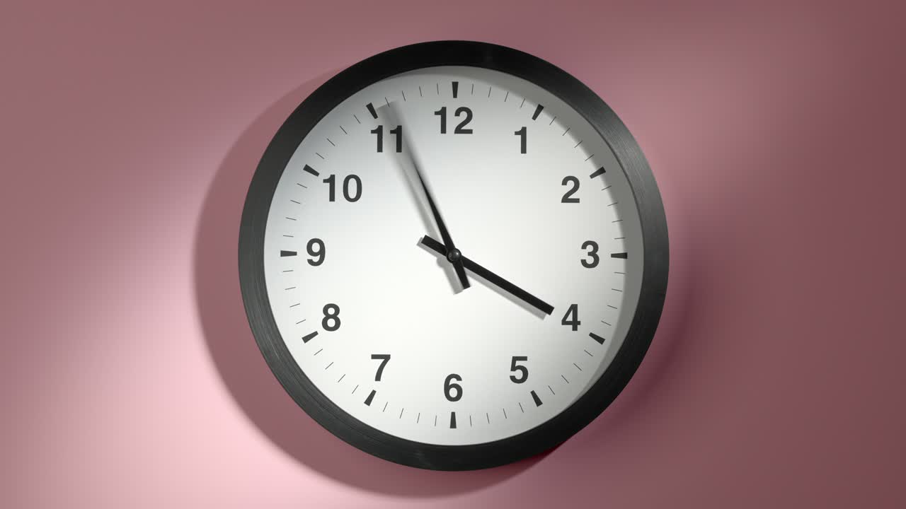 el reloj en la pared de rosa rosado en el lapso de tiempo