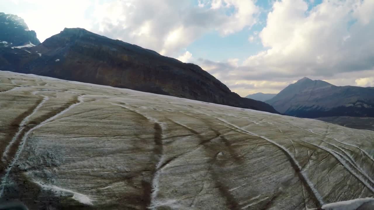 área nevada con montaña 4k