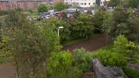 fotografía aérea sobre la plaza cs lewis en el este de belfast, irlanda del norte