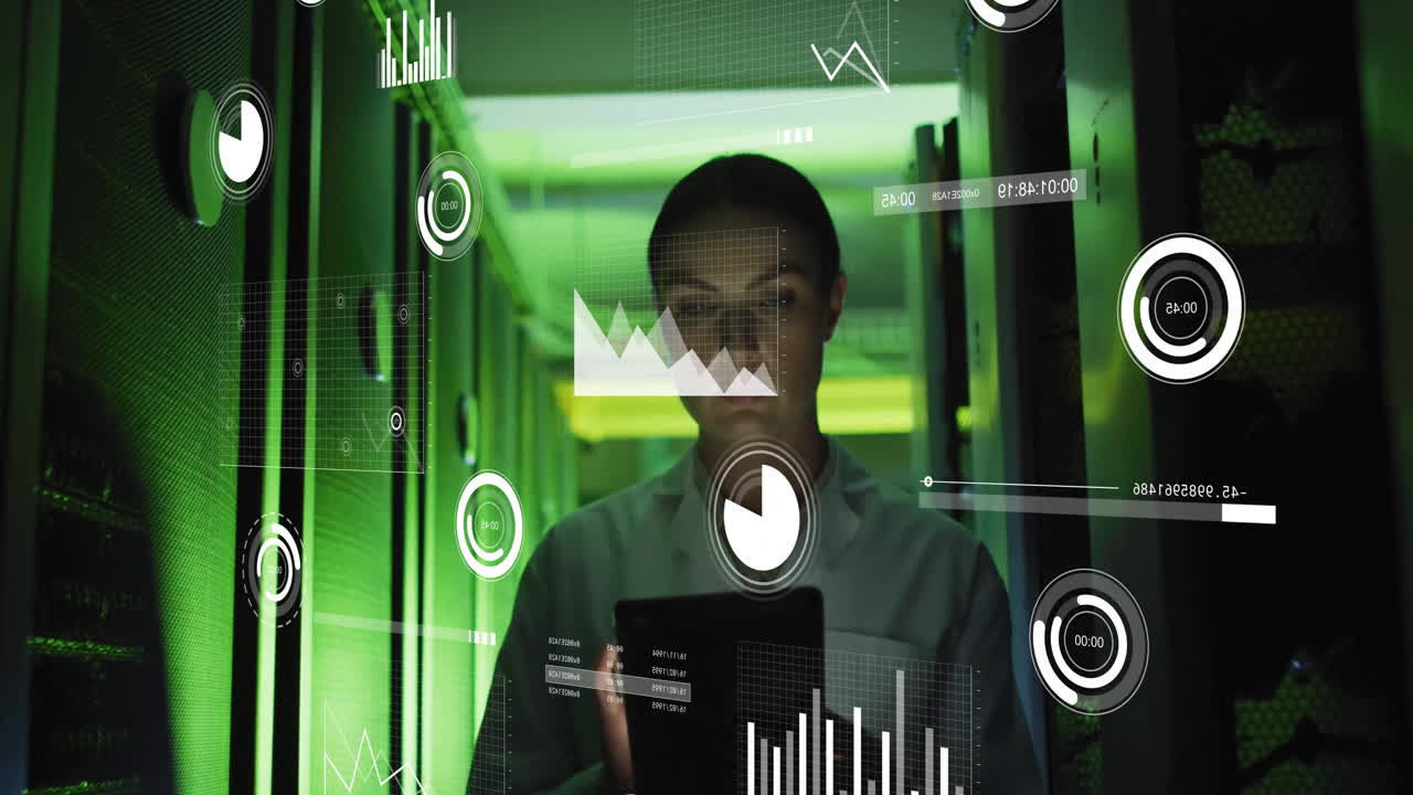 animación de procesamiento de datos digitales sobre técnico informático y servidores informáticos caucásicos femeninos
