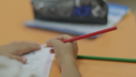 lección de preparación preescolar en el centro de aprendizaje