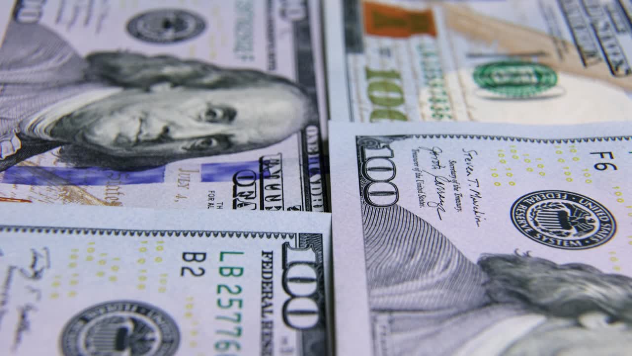 billetes de dólar estadounidense, dinero de papel, moneda de tasa de cambio. billetes de efectivo. el concepto de finanzas e inversión. cien dólares estadounidenses. economía empresarial