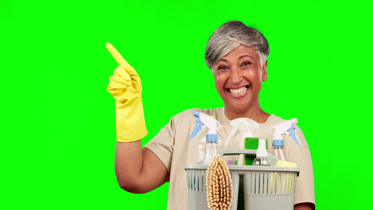 promoción, limpiador y pantalla verde con mujer