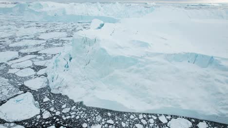 Massive-glacier-breaking-into-small-pieces,-global-warming-concept