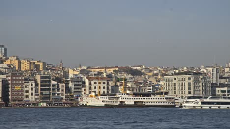 Fishermen-fishing-on-the-Bosphorus,-Galata-Bridge,-with-a-sea-view