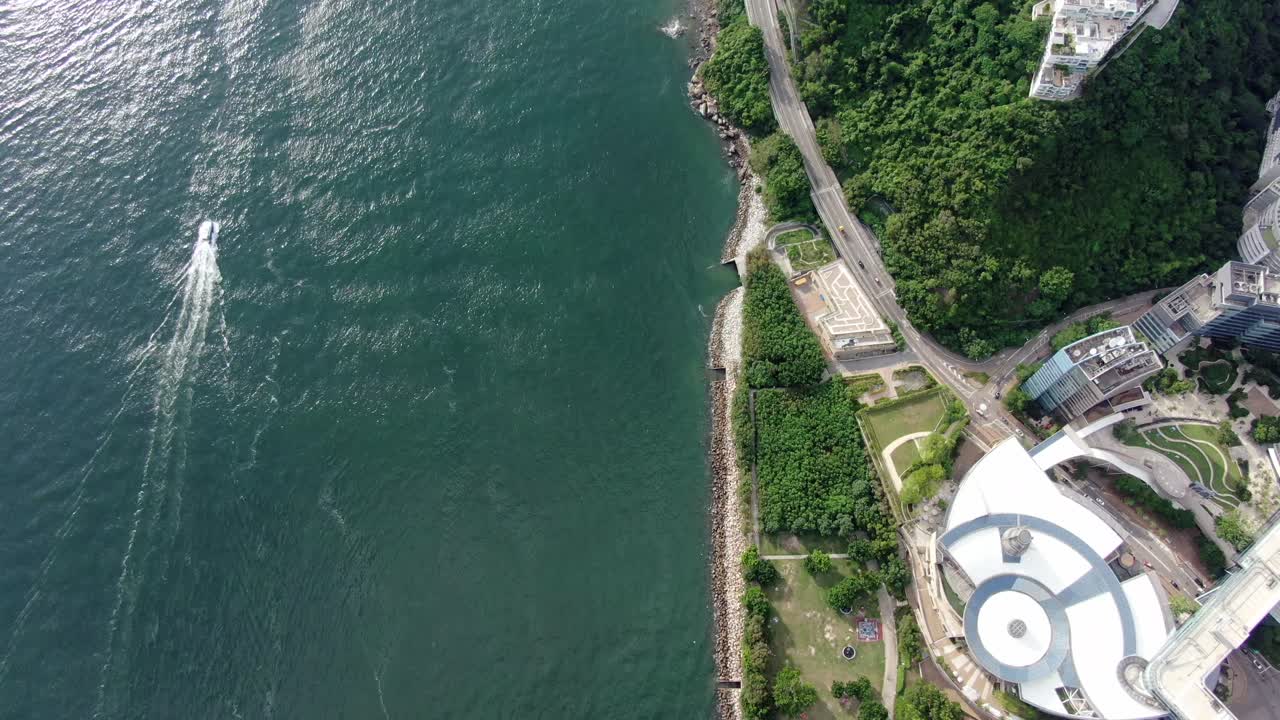 텔레그래프 베이 지역에 있는 홍콩 워터프론트 주거 고급 고층 빌딩의 조감도