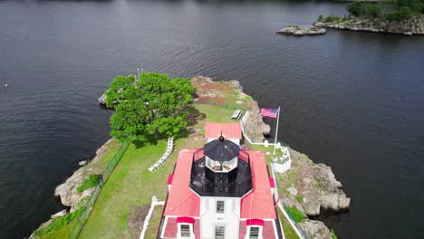 Vista-De-Pájaro-Del-Faro-De-Pomham-Rocks-En-El-Río-Providence