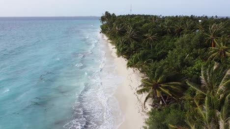 relajante escena de playa destino de vacaciones de verano, maldivas