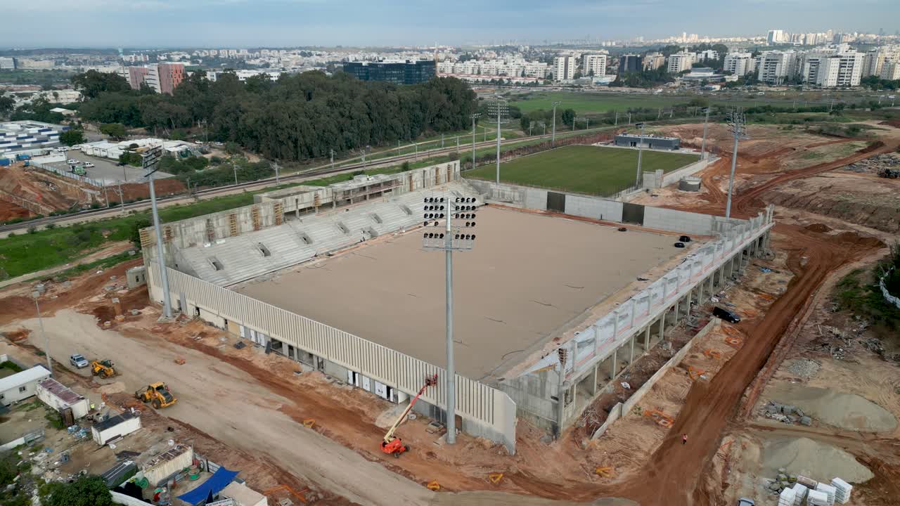 la nueva construcción del estadio deportivo-ciudad norteña de rehovot-israel-desde una vista de pájaro-dron 4k video