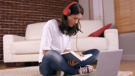 young pretty woman studying on the floor