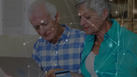 animación de redes de conexiones a través de una pareja mayor utilizando una computadora portátil