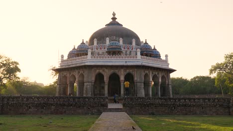 Tumba-De-Isa-Khan-Delhi