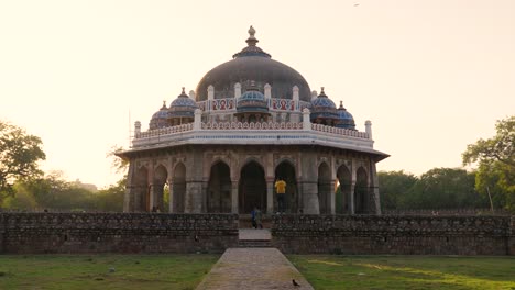 la tumba de isa khan en delhi