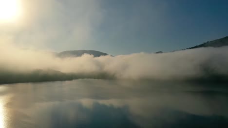 Imágenes-Aéreas-Hermosa-Naturaleza-Noruega-Sobre-Las-Nubes.