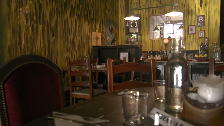 The interior of a restaurant in Porto.