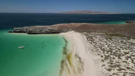 vista de isla espiritu santo en la paz mexico