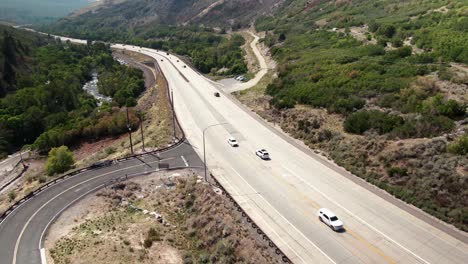 CAPTURING-TRAFFIC-LEFT-TO-RIGHT-IN-PROVO-CANYON-ROAD