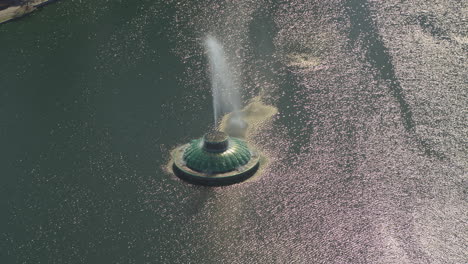 orlando florida aerial v16 vista de pájaro de la fuente en el lago eola - dji inspire 2, x7, 6k - marzo 2020