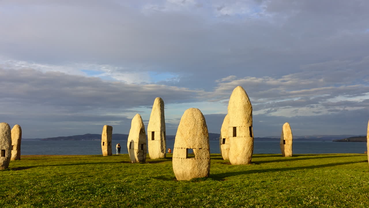 Parco dei Menhir a Campo de la Rata. La Coruña, Spagna. Timelapse. Riprese in Spagna sulla costa oceanica.