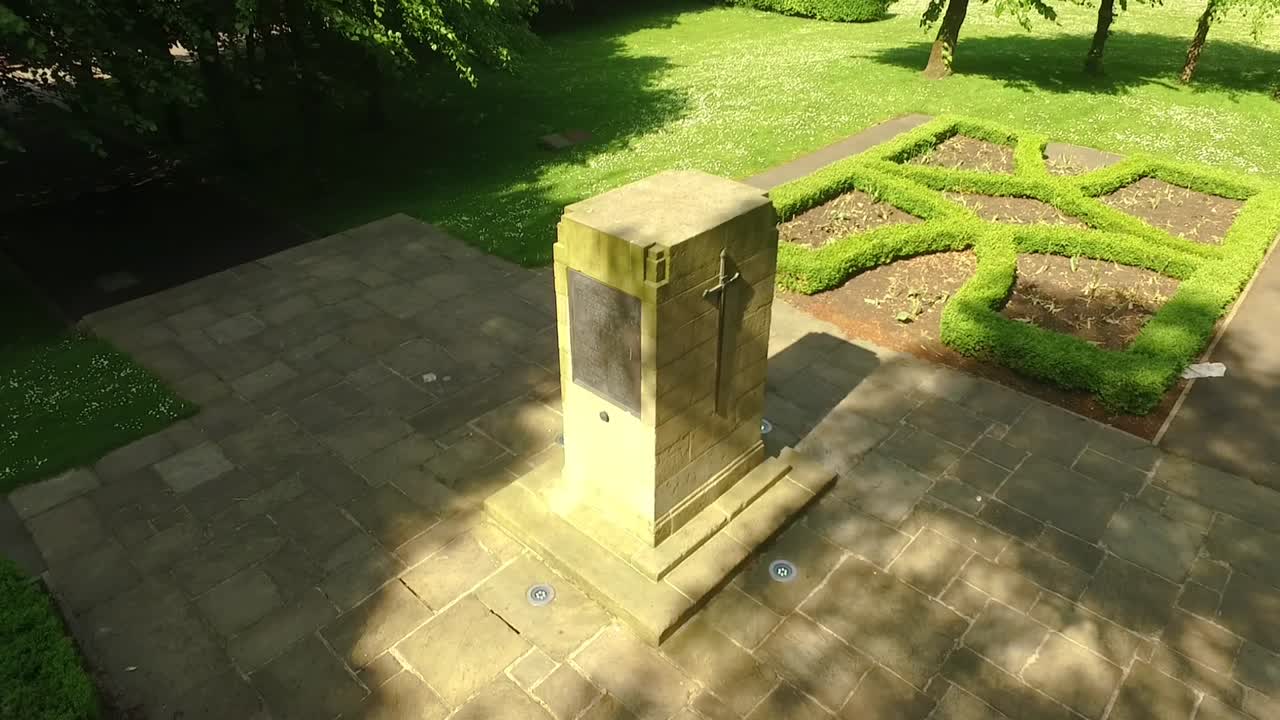Orbit flight around a cenotaph in Kirkham