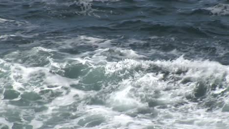 Waves-Break-Against-the-Irish-Coastline-3