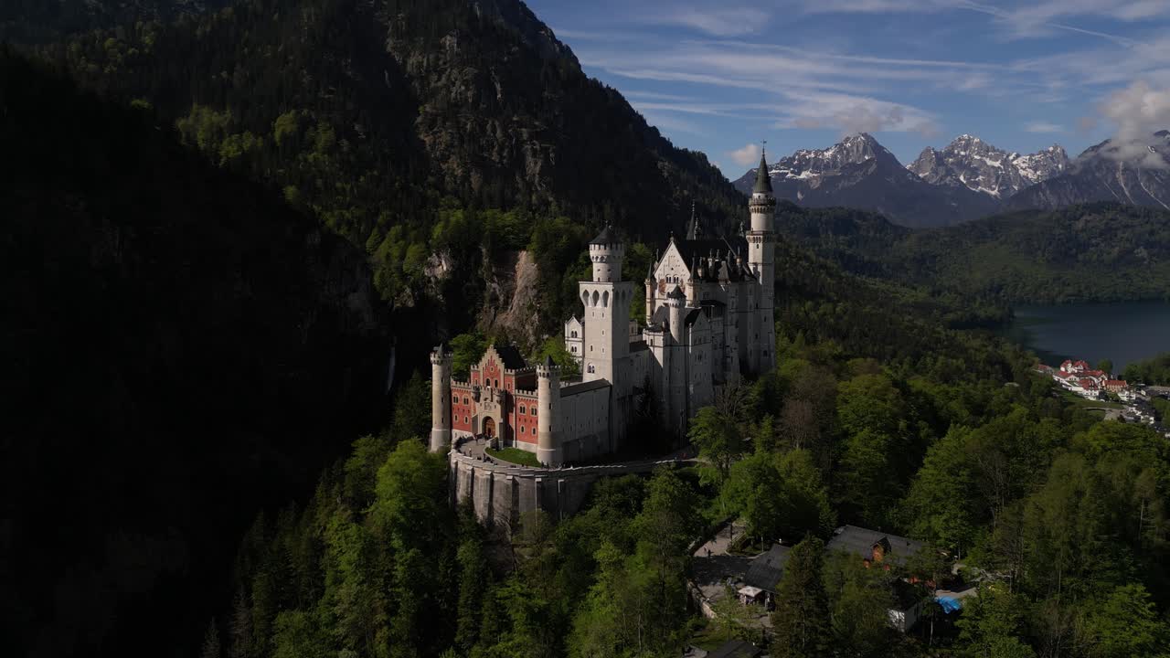 노이슈반슈타인 성 (neuschwanstein castle) 은 바이에른의 웅장한 보석이다.