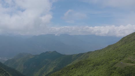 hermosas cordilleras en selvas forestales de veracruz, méxico - vuelo aéreo